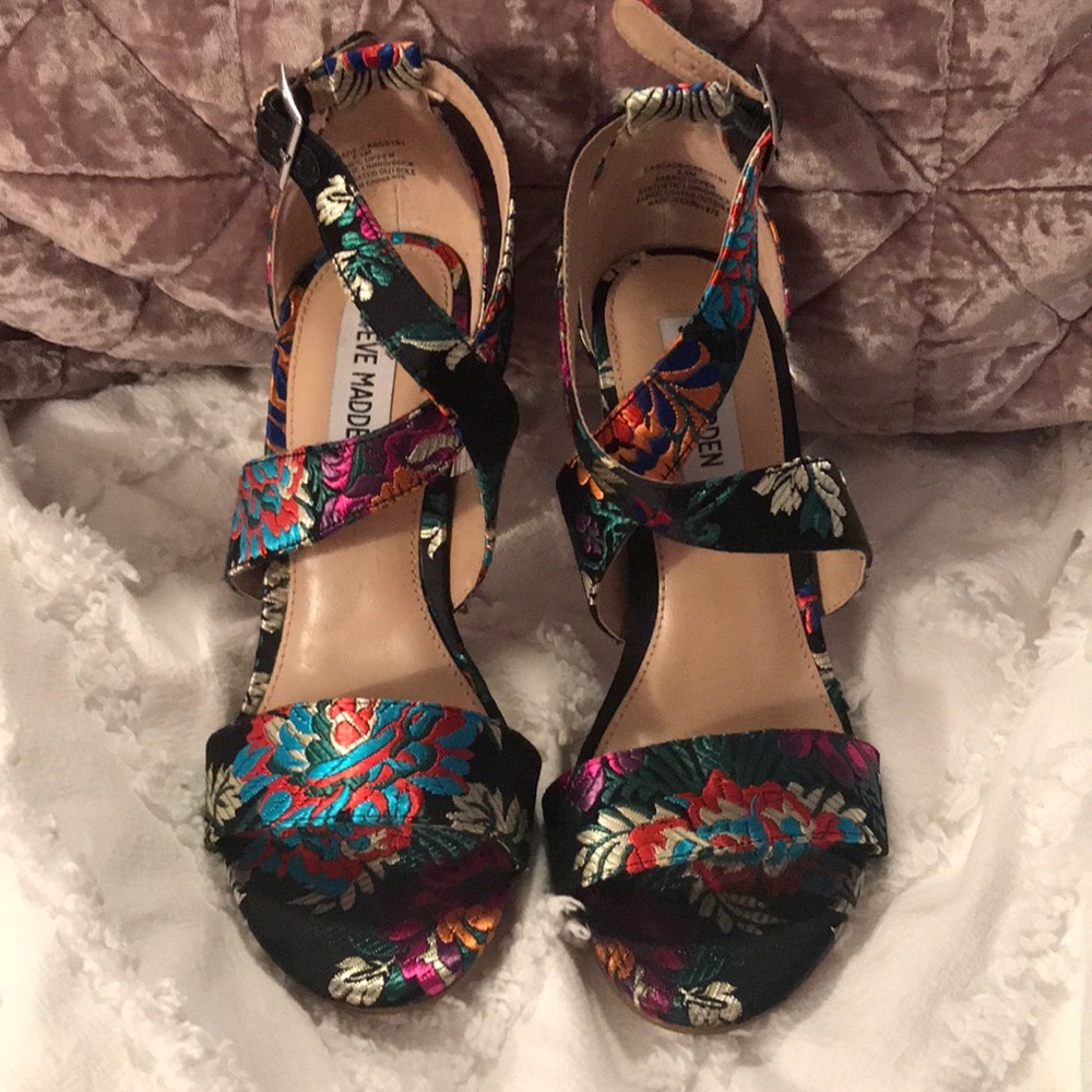 Steve Madden 5.5 size heals